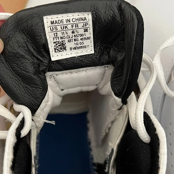 Vintage '05 Adidas T-Mac 5 White and Gold Sneakers - Picture 6 of 6